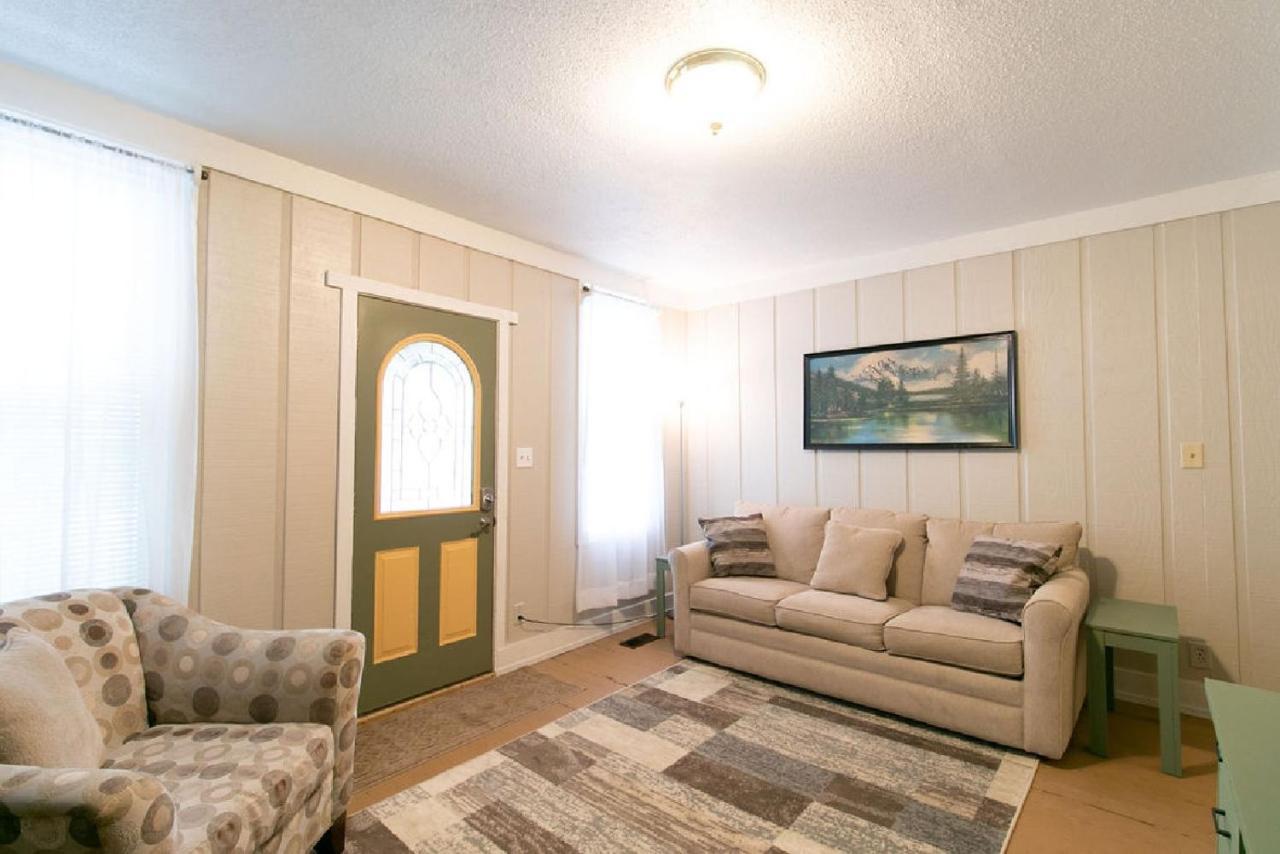 Downtown 2 Bedroom Cottage, Sleeps 6, Walking Distance To Honeywell, Downtown Restaurants, Shopping Wabash Екстер'єр фото